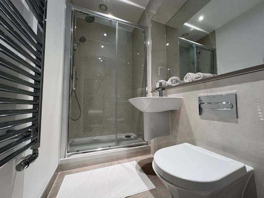 2 Bed Penthouse Style Apartment Лондон Экстерьер фото