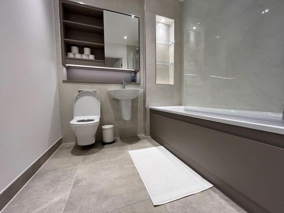 2 Bed Penthouse Style Apartment Лондон Экстерьер фото